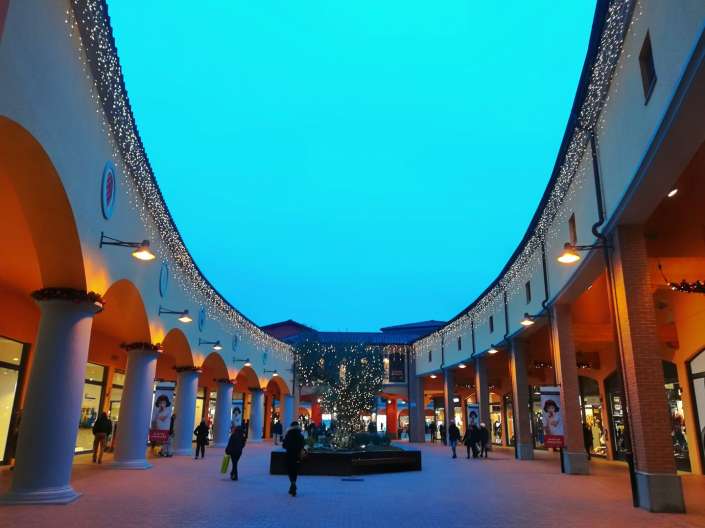 valdichiana outlet village 1781785897622