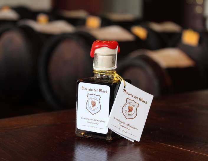 aceto 50 ml botti sfondo